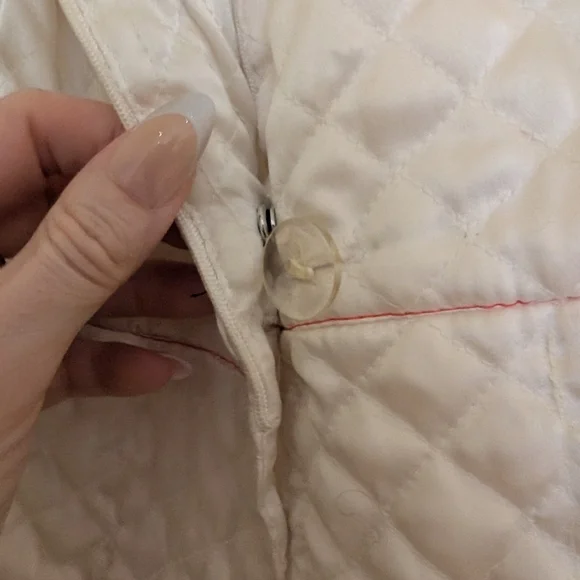 Elegant Cream Quilted Robe - Picture 6 of 10